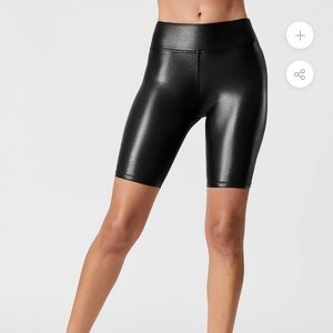 NWOT Carbon38 High Rise Biker Short in Takara Shine - Small